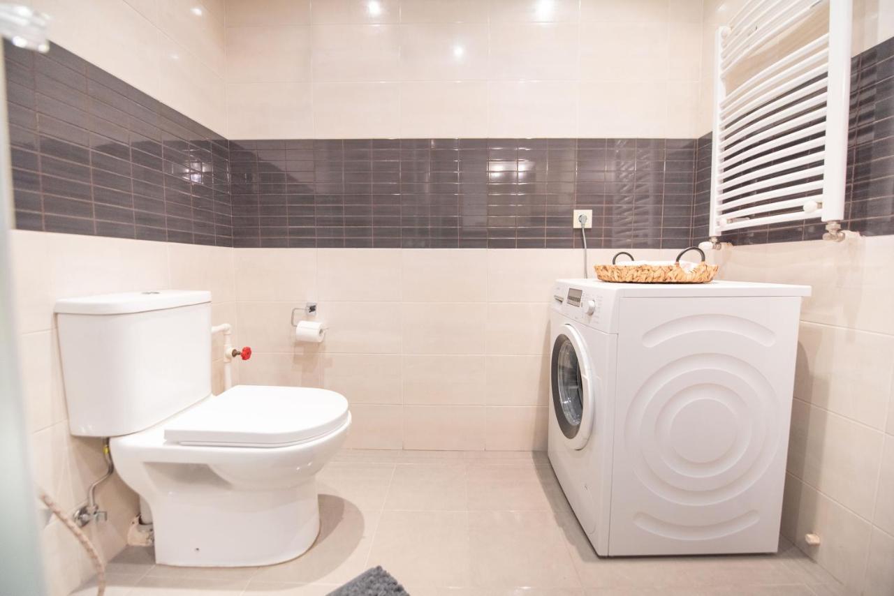 Gg Home - Cozy 2-Bedroom Apartment On Givi Kartozia Тбилиси Екстериор снимка